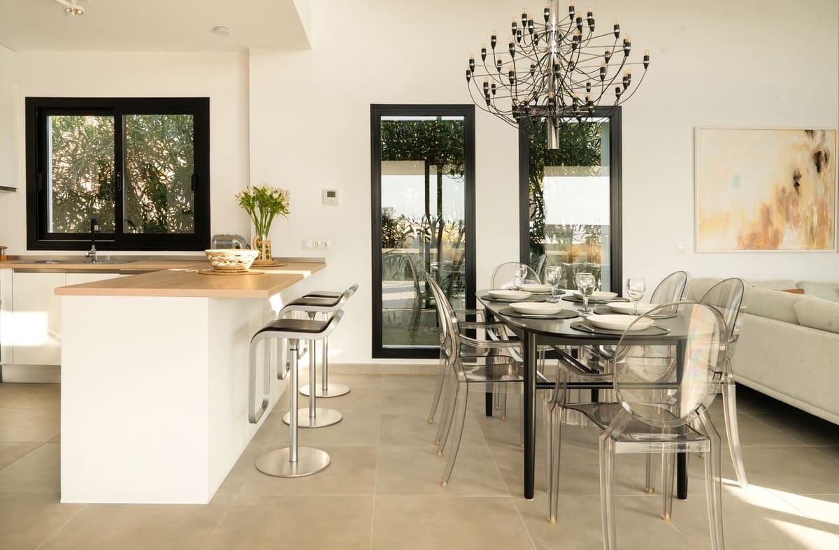 3 soverom Villa til salgs i Estepona med svømmebasseng garasje - € 995 000 (Ref: 9396771)