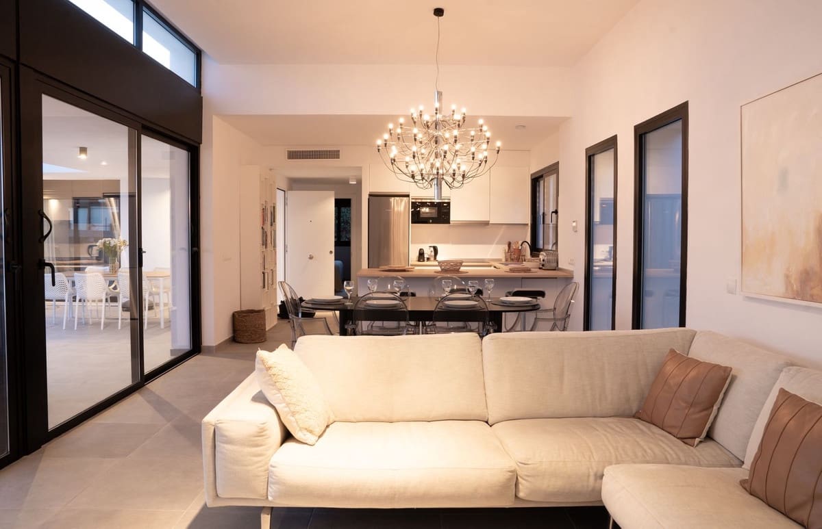 3 soveværelse Villa til salg i Estepona med swimmingpool garage - € 995.000 (Ref: 9396771)