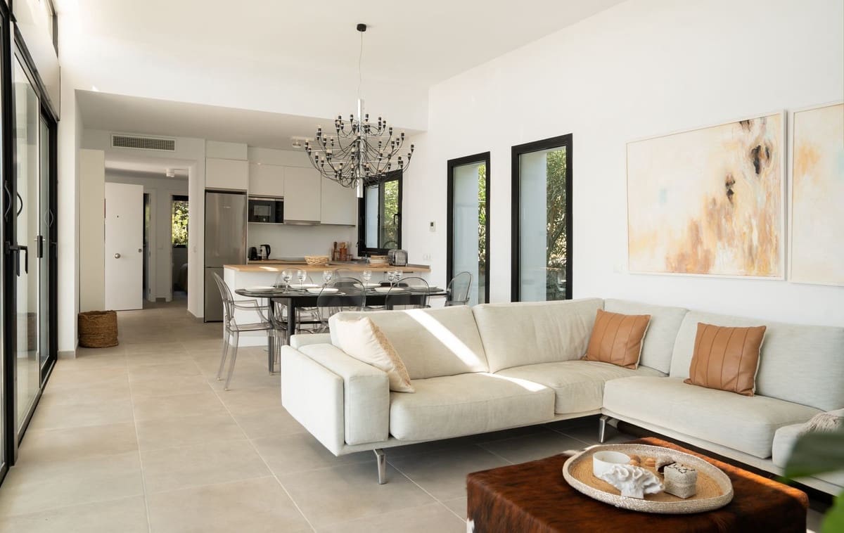 3 soveværelse Villa til salg i Estepona med swimmingpool garage - € 995.000 (Ref: 9396771)
