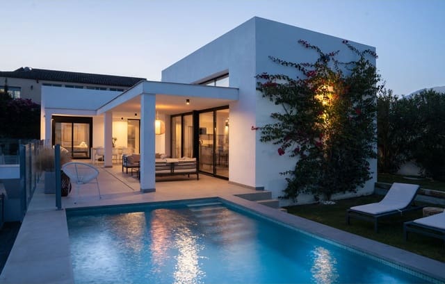 3 chambre Villa/Maison à vendre à Estepona avec piscine garage - 995 000 € (Ref: 9396771)