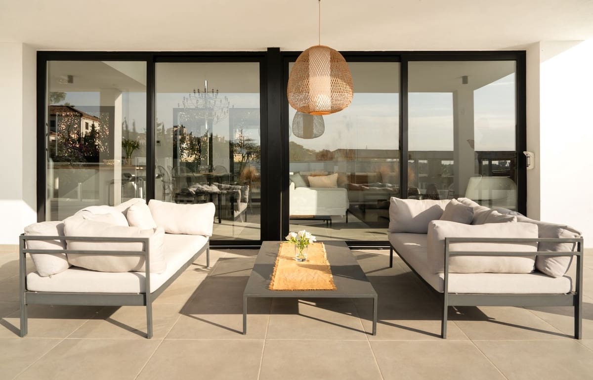 3 soveværelse Villa til salg i Estepona med swimmingpool garage - € 995.000 (Ref: 9396771)
