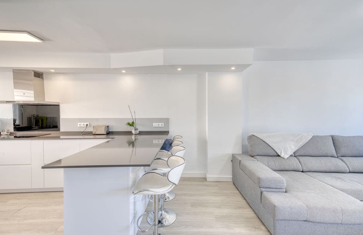 3 bedroom Townhouse for rent in Nueva Andalucia with pool garage - € 2,500 (Ref: 9397018)