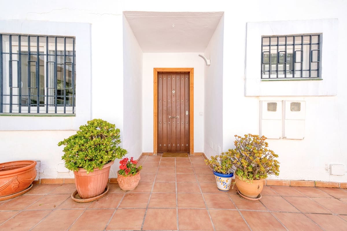 3 bedroom Townhouse for rent in Nueva Andalucia with pool garage - € 2,500 (Ref: 9397018)