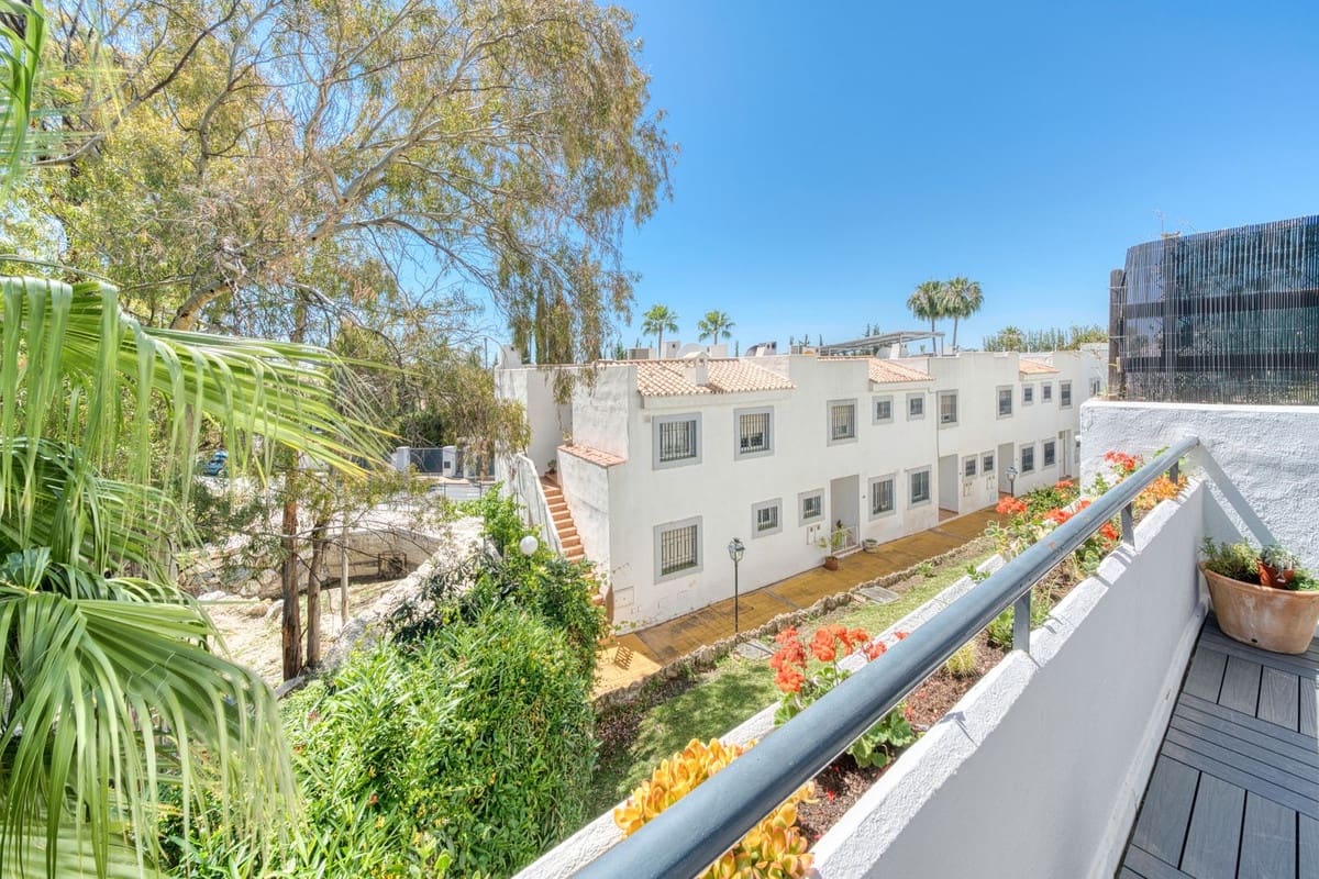 3 bedroom Townhouse for rent in Nueva Andalucia with pool garage - € 2,500 (Ref: 9397018)