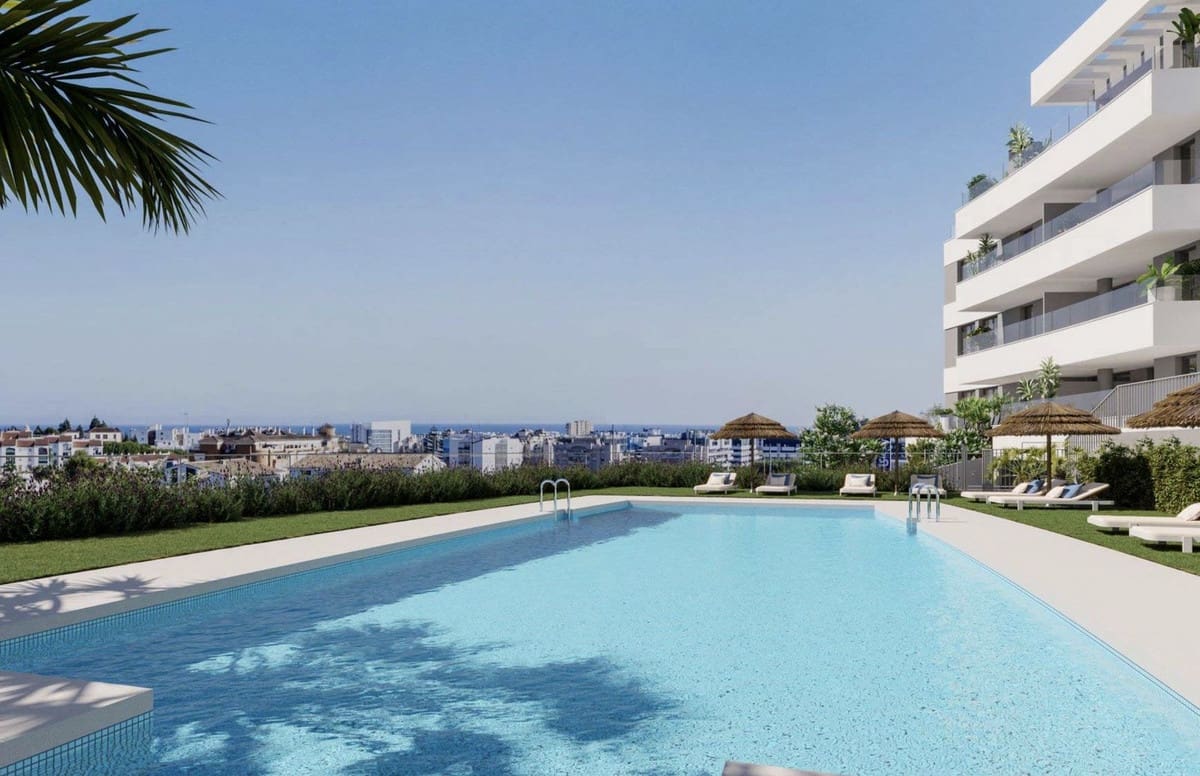 2 bedroom Apartment for sale in Estepona with pool garage - € 452,000 (Ref: 9397019)