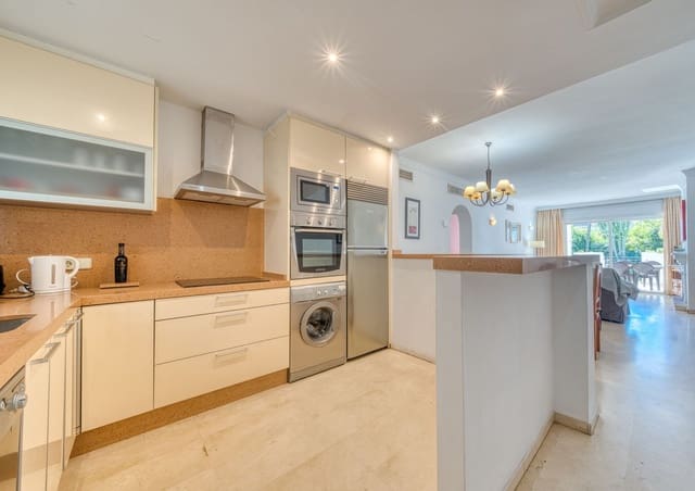 2 soverom Leilighet til salgs i New Golden Mile, Estepona med svømmebasseng garasje - € 390 000 (Ref: 9397926)