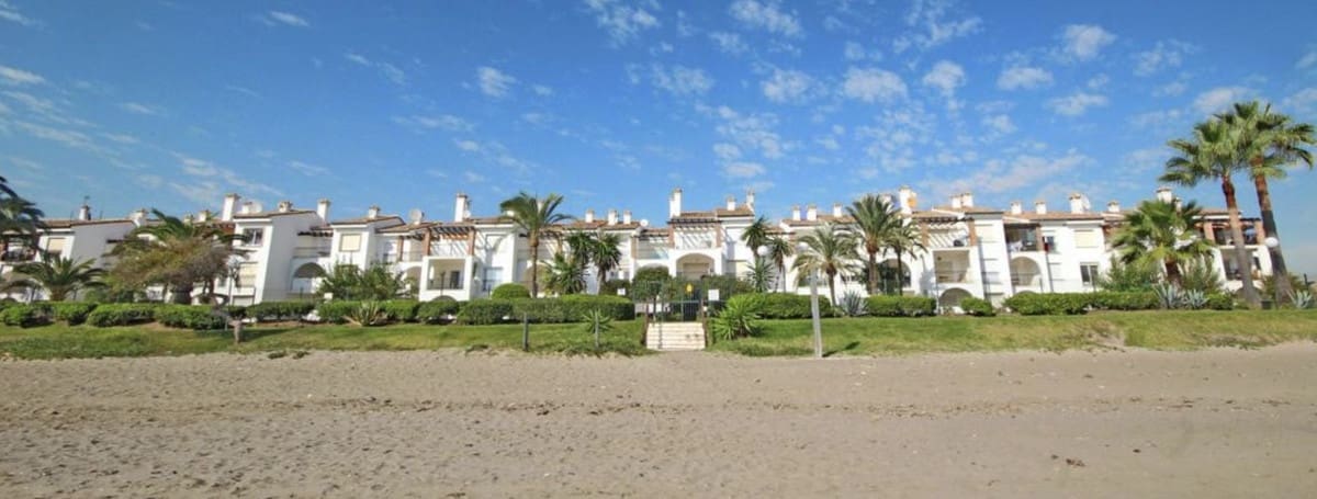 2 bedroom Apartment for sale in Estepona with pool garage - € 390,000 (Ref: 9397926)