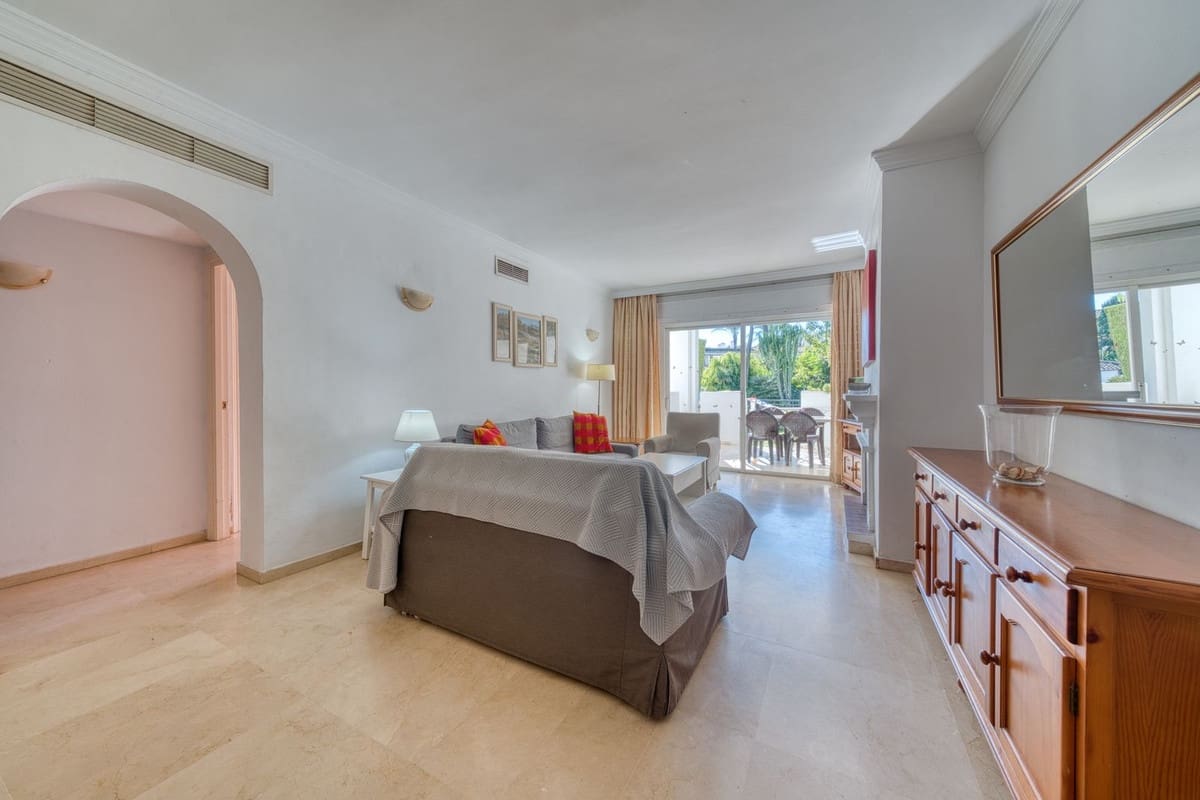 2 bedroom Apartment for sale in Estepona with pool garage - € 390,000 (Ref: 9397926)