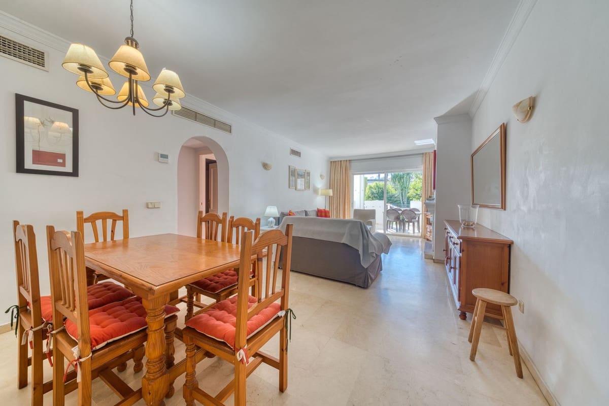 2 bedroom Apartment for sale in Estepona with pool garage - € 390,000 (Ref: 9397926)