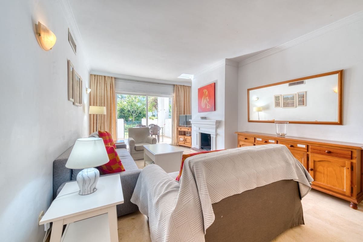 2 bedroom Apartment for sale in Estepona with pool garage - € 390,000 (Ref: 9397926)