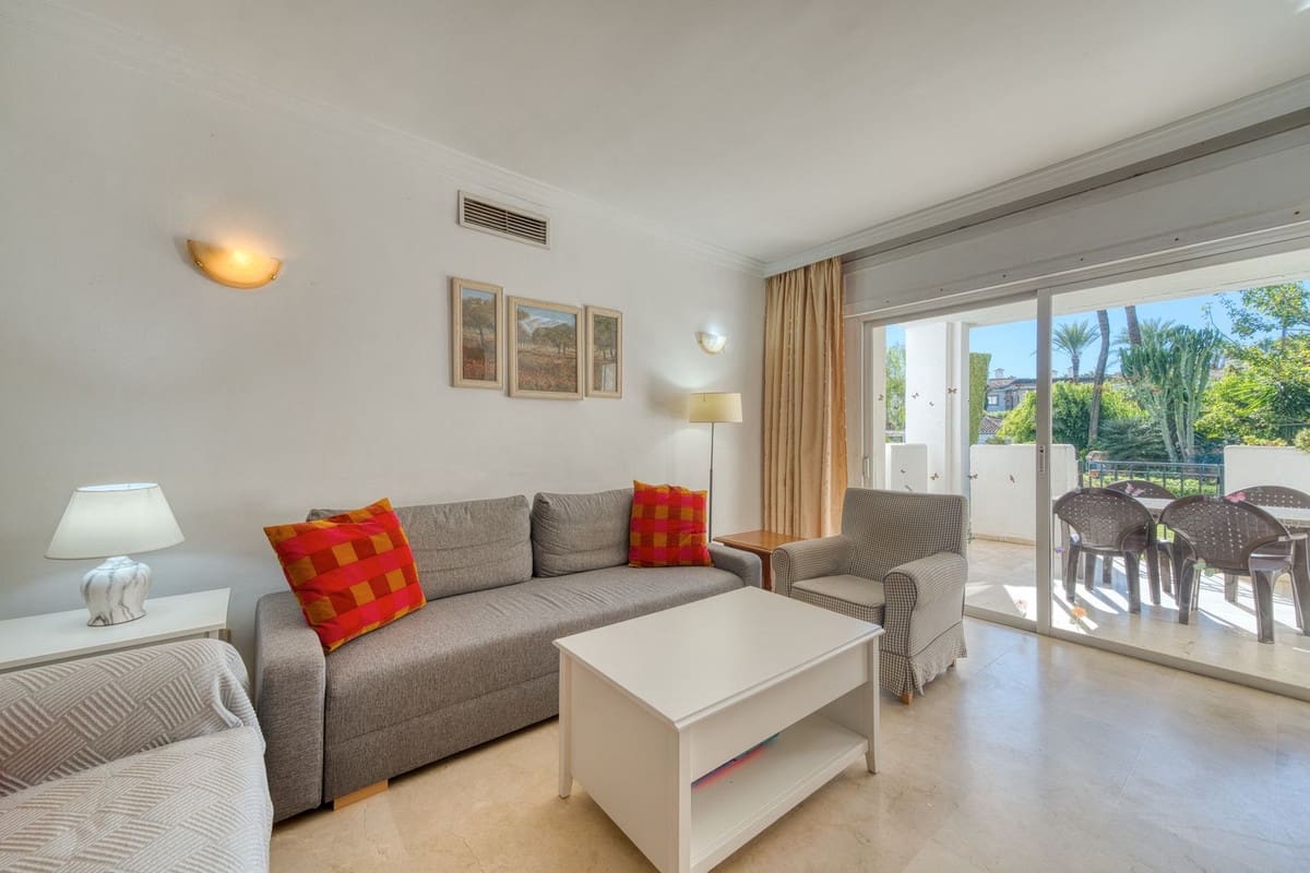 2 bedroom Apartment for sale in Estepona with pool garage - € 390,000 (Ref: 9397926)