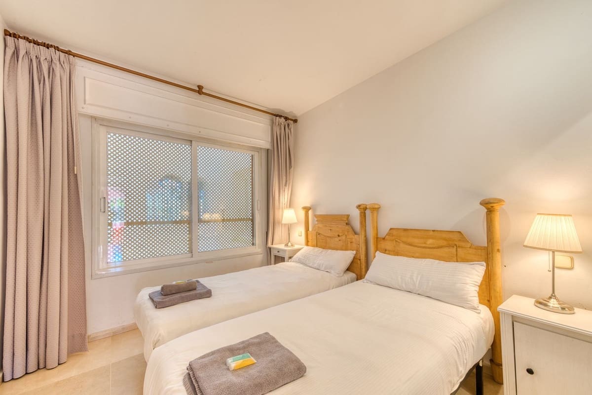 2 bedroom Apartment for sale in Estepona with pool garage - € 390,000 (Ref: 9397926)