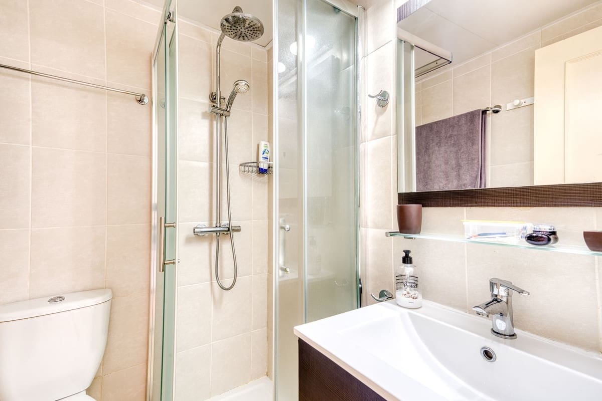 2 bedroom Apartment for sale in Estepona with pool garage - € 390,000 (Ref: 9397926)