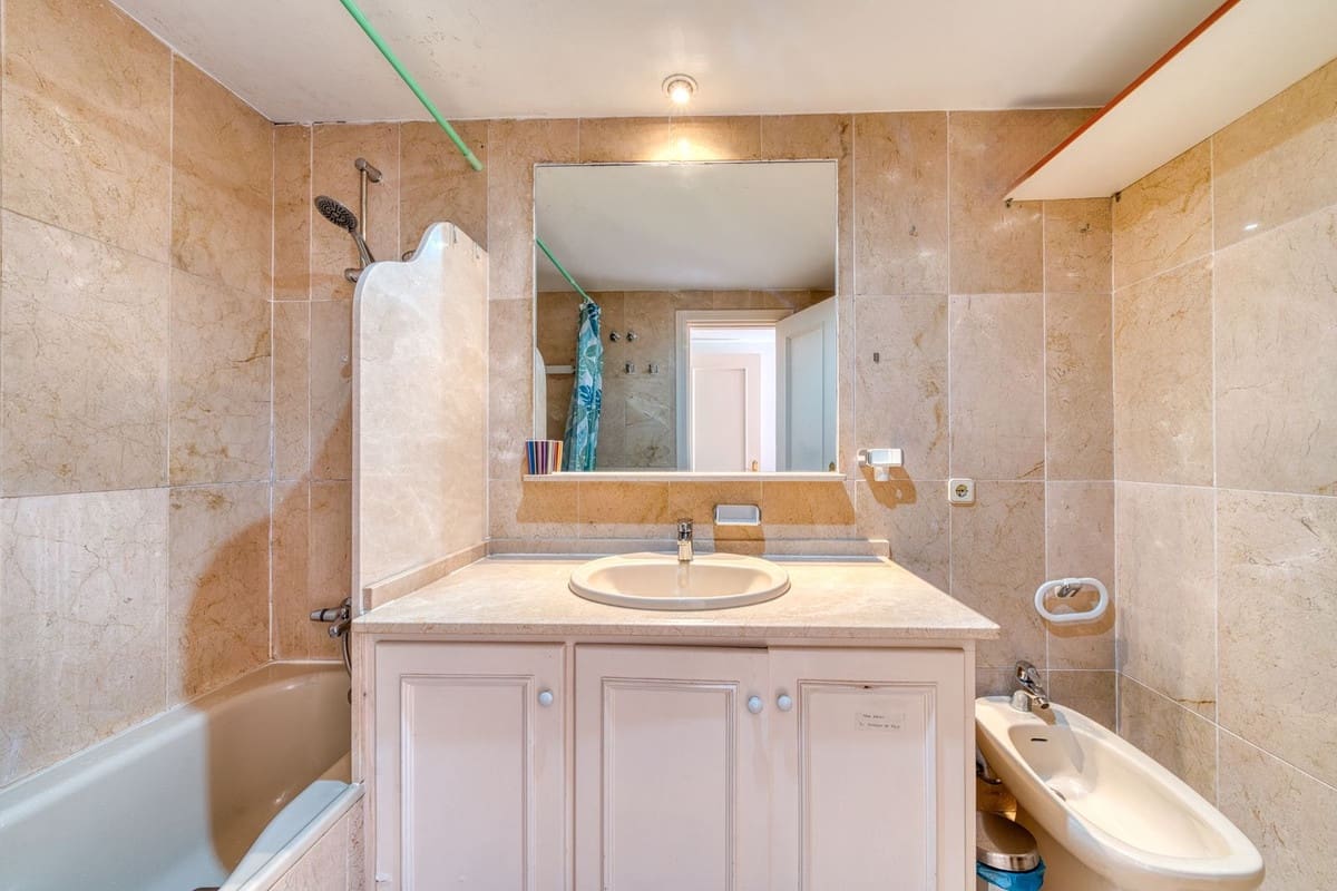 2 bedroom Apartment for sale in Estepona with pool garage - € 390,000 (Ref: 9397926)