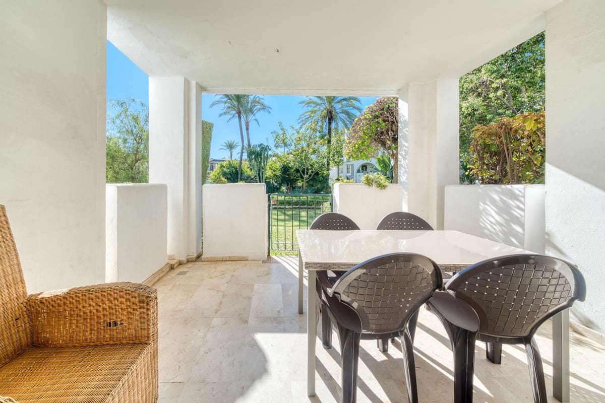 2 bedroom Apartment for sale in Estepona with pool garage - € 390,000 (Ref: 9397926)