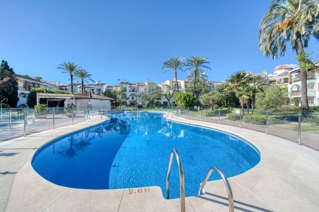 Apartamento de 2 habitaciones en Estepona en venta con piscina garaje - 390.000 € (Ref: 9397926)
