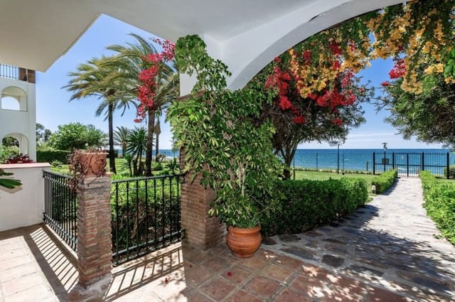 Apartamento de 2 habitaciones en Estepona en venta con piscina garaje - 390.000 € (Ref: 9397926)