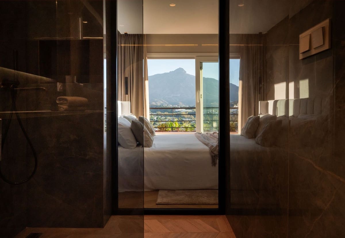3 bedroom Apartment for sale in Marbella with pool garage - € 2,695,000 (Ref: 9399846)