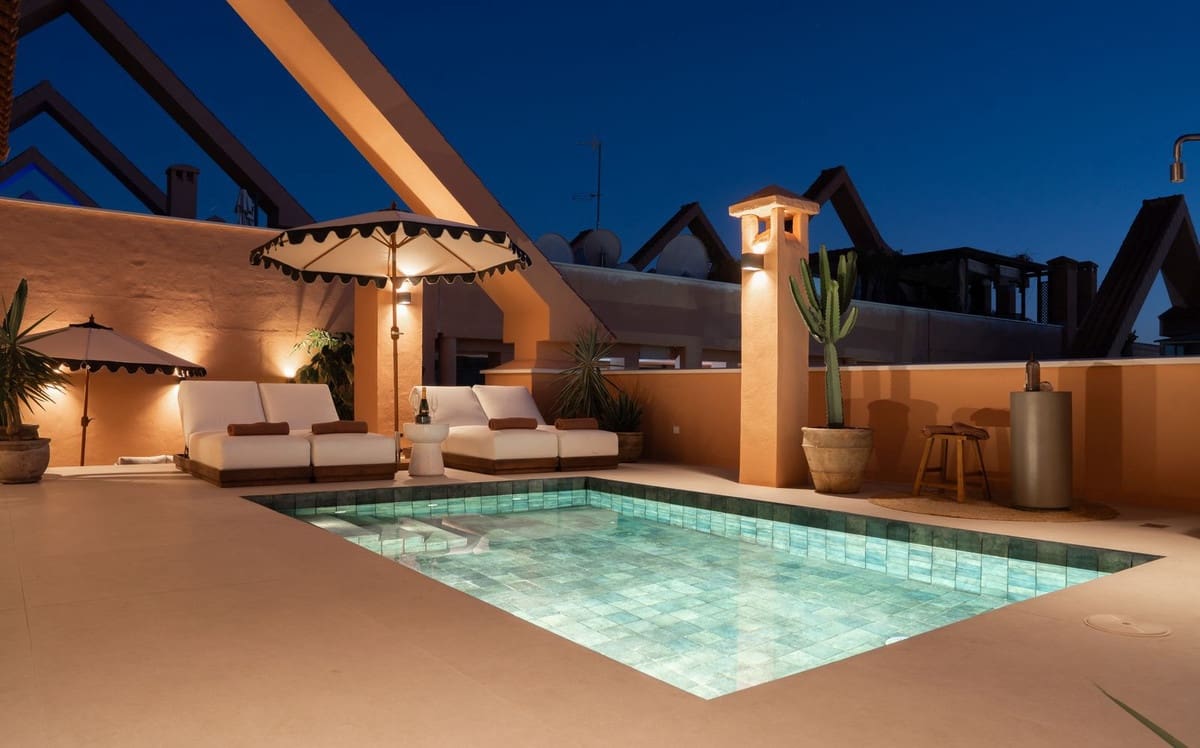 3 bedroom Apartment for sale in Marbella with pool garage - € 2,695,000 (Ref: 9399846)