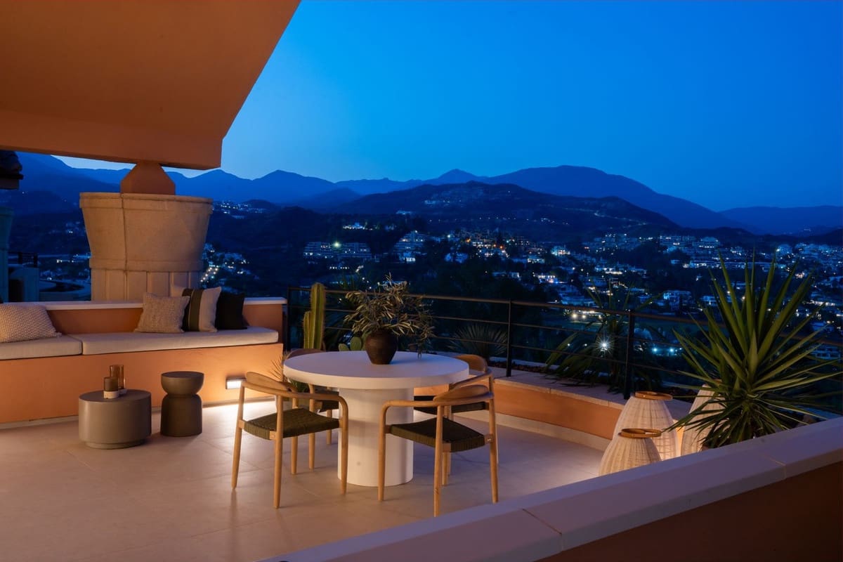 3 bedroom Apartment for sale in Marbella with pool garage - € 2,695,000 (Ref: 9399846)