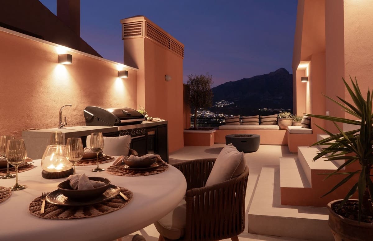 3 bedroom Apartment for sale in Marbella with pool garage - € 2,695,000 (Ref: 9399846)