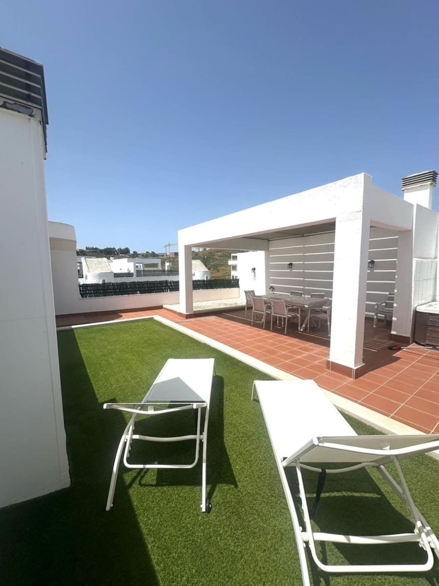 2 soveværelse Penthouse til leje i La Cala Golf med swimmingpool garage - € 1.990 (Ref: 9399999)