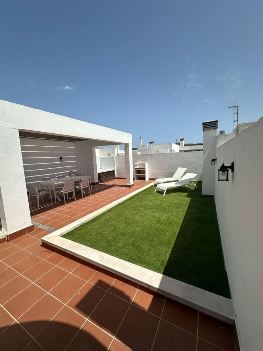 2 soveværelse Penthouse til leje i La Cala Golf med swimmingpool garage - € 1.990 (Ref: 9399999)