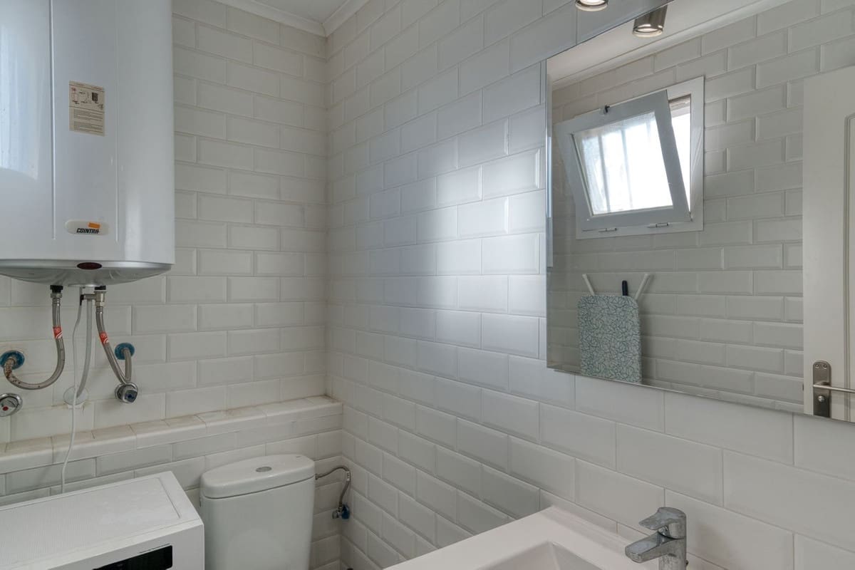 2 soverom Leilighet til salgs i La Duquesa / Puerto de la Duquesa med svømmebasseng garasje - € 210 000 (Ref: 9402681)