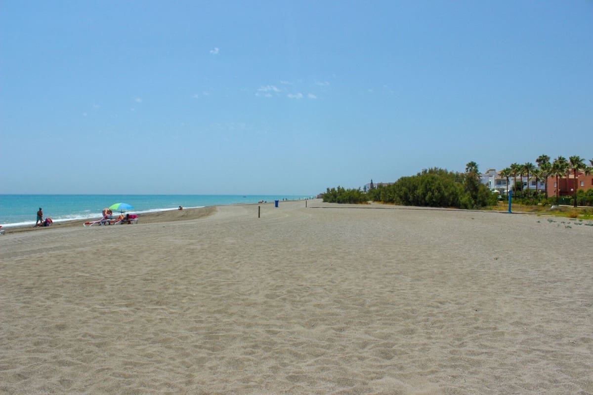 2 soverom Leilighet til salgs i La Duquesa / Puerto de la Duquesa med svømmebasseng garasje - € 210 000 (Ref: 9402681)