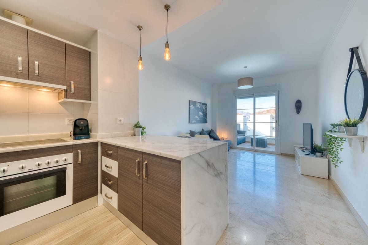 2 soverom Leilighet til salgs i La Duquesa / Puerto de la Duquesa med svømmebasseng garasje - € 210 000 (Ref: 9402681)