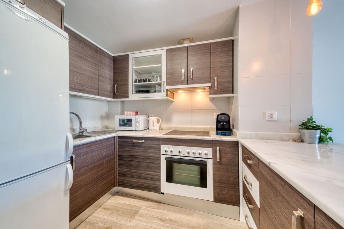 2 soverom Leilighet til salgs i La Duquesa / Puerto de la Duquesa med svømmebasseng garasje - € 210 000 (Ref: 9402681)