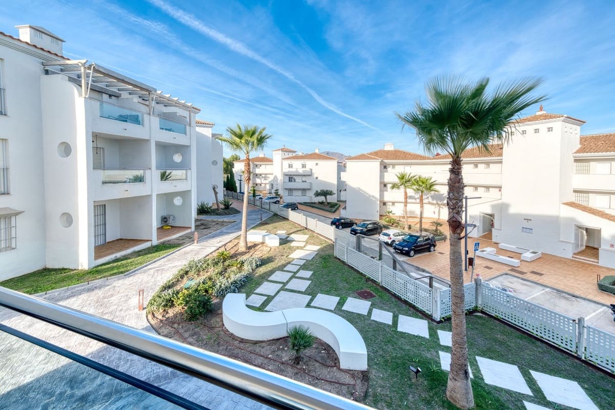 2 soverom Leilighet til salgs i La Duquesa / Puerto de la Duquesa med svømmebasseng garasje - € 210 000 (Ref: 9402681)