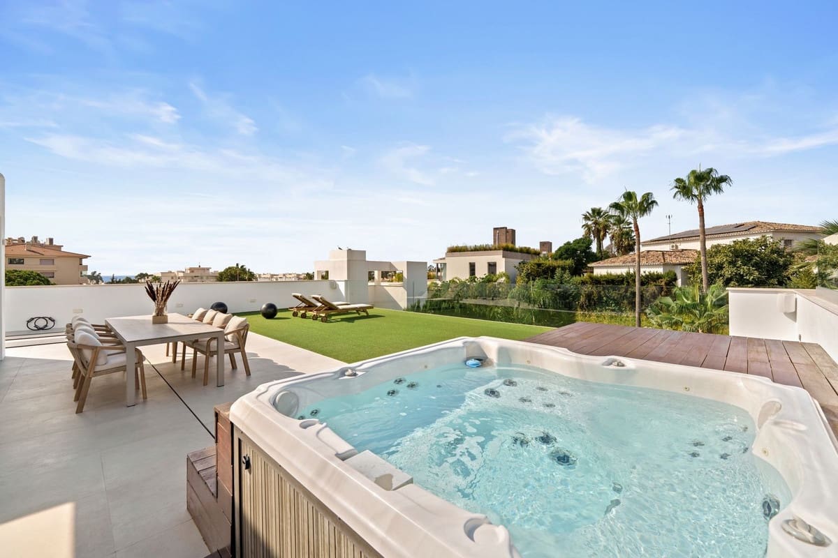 Chalet de 5 habitaciones en Marbella en venta con piscina garaje - 4.895.000 € (Ref: 9404731)