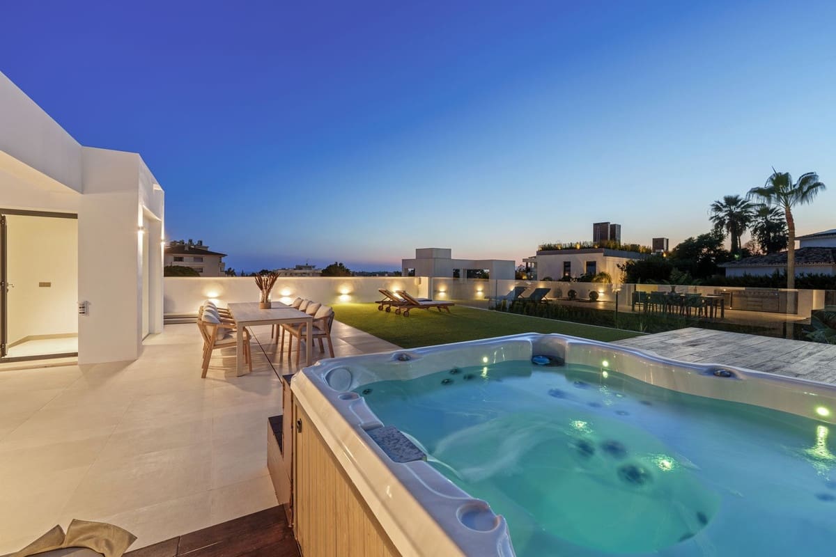 Chalet de 5 habitaciones en Marbella en venta con piscina garaje - 4.895.000 € (Ref: 9404731)