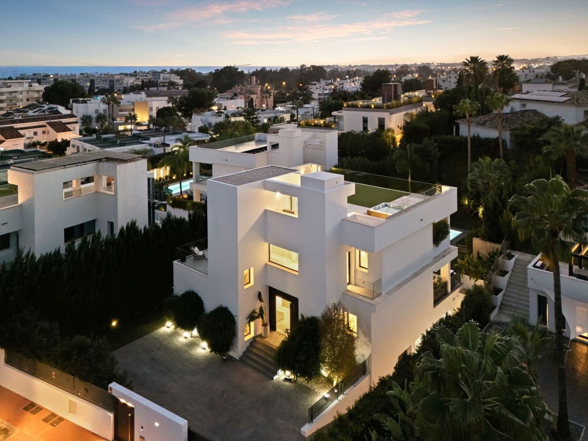 Chalet de 5 habitaciones en Marbella en venta con piscina garaje - 4.895.000 € (Ref: 9404731)