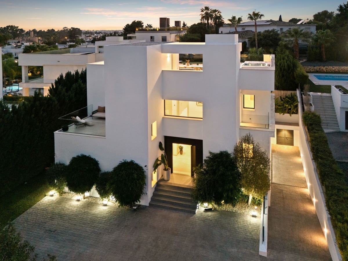 Chalet de 5 habitaciones en Marbella en venta con piscina garaje - 4.895.000 € (Ref: 9404731)