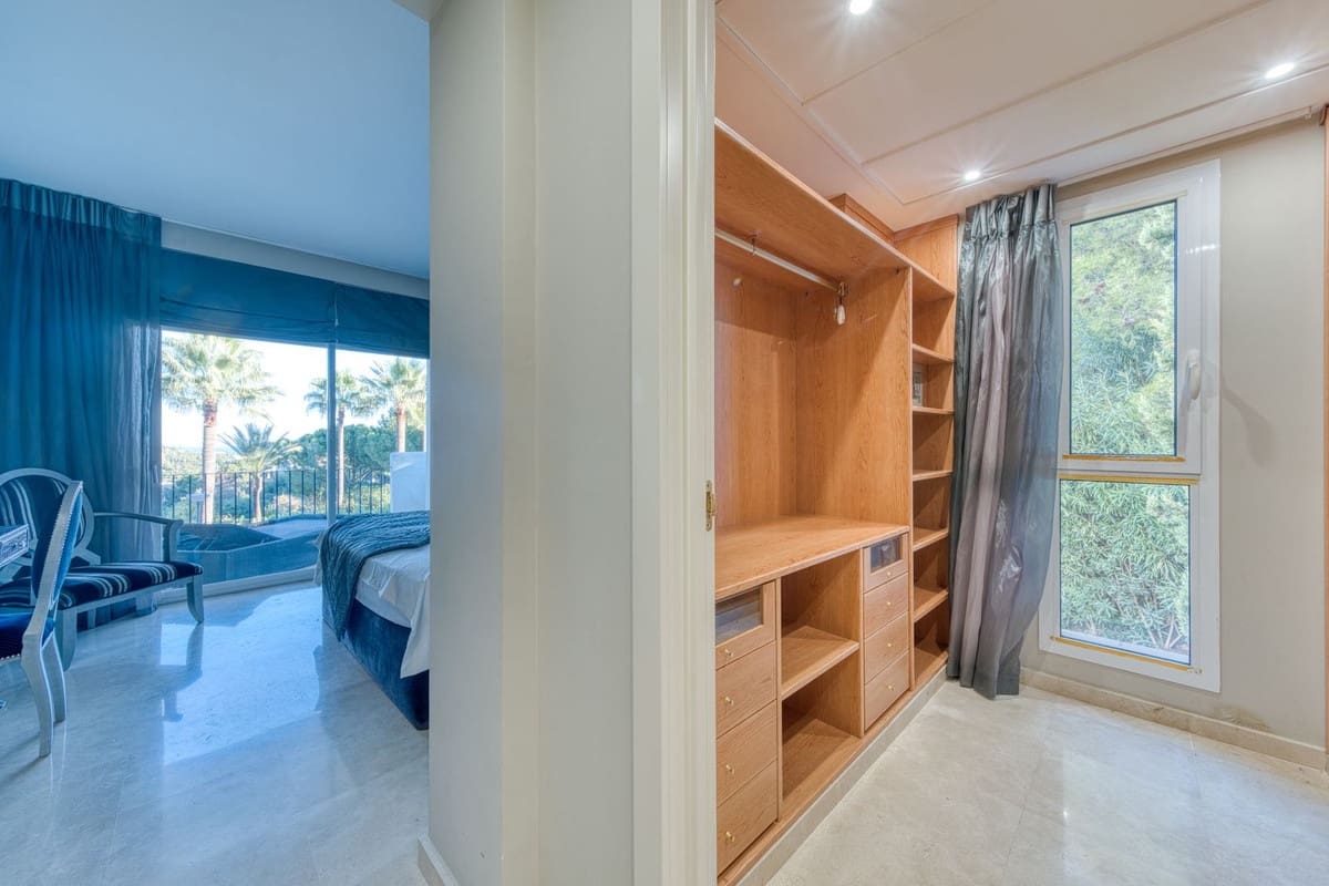 3 slaapkamer Appartement te koop in La Quinta met zwembad garage - € 650.000 (Ref: 9405782)