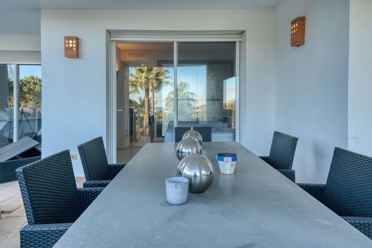 3 slaapkamer Appartement te koop in La Quinta met zwembad garage - € 650.000 (Ref: 9405782)