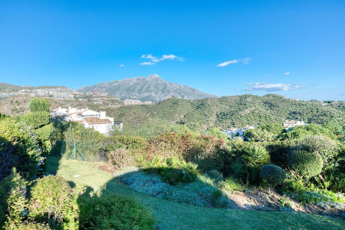 3 slaapkamer Appartement te koop in La Quinta met zwembad garage - € 650.000 (Ref: 9405782)