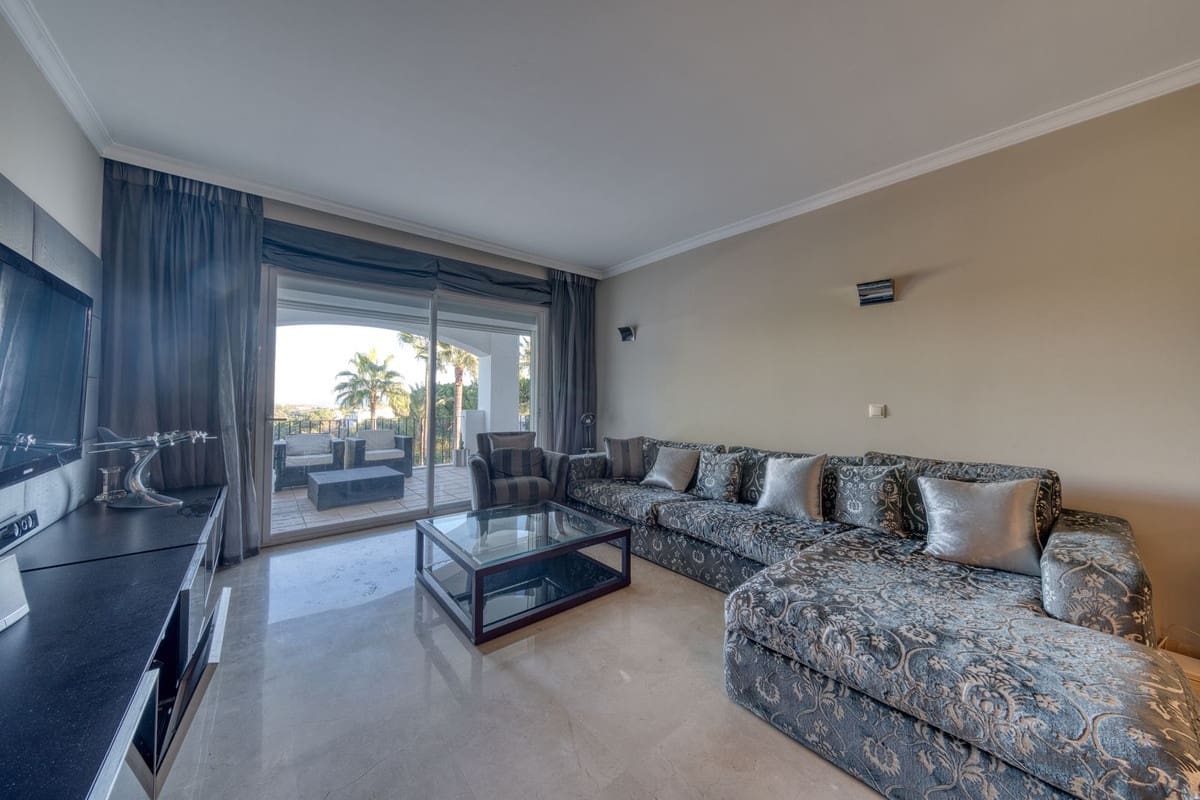 3 bedroom Apartment for sale in La Quinta with pool garage - € 587,000 (Ref: 9405782)