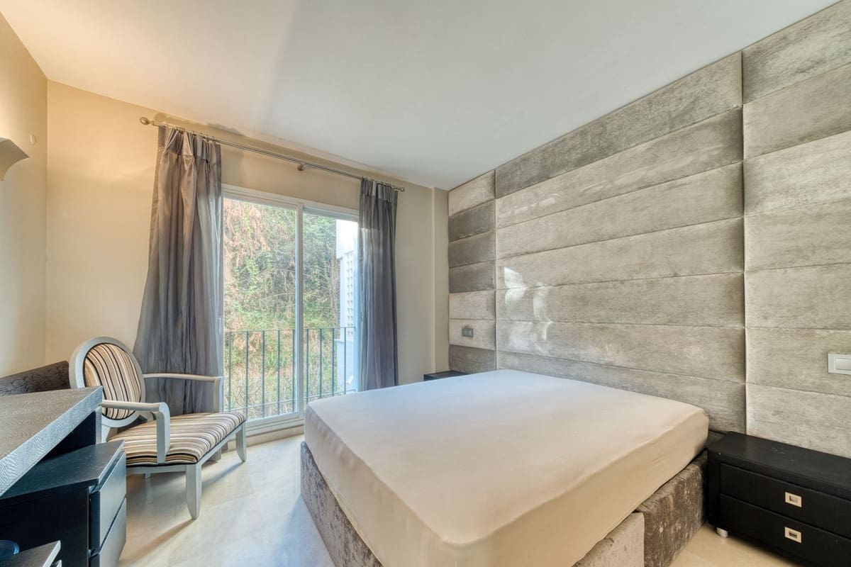 3 bedroom Apartment for sale in La Quinta with pool garage - € 587,000 (Ref: 9405782)