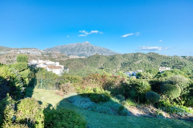 Apartamento de 3 habitaciones en La Quinta, Benahavís en venta con piscina garaje - 587.000 € (Ref: 9405782)