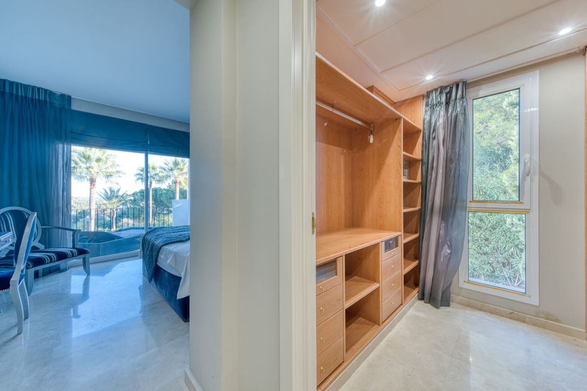3 slaapkamer Appartement te koop in La Quinta met zwembad garage - € 587.000 (Ref: 9405782)