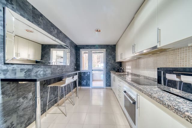 3 chambre Appartement à vendre à La Quinta, Benahavís avec piscine garage - 587 000 € (Ref: 9405782)