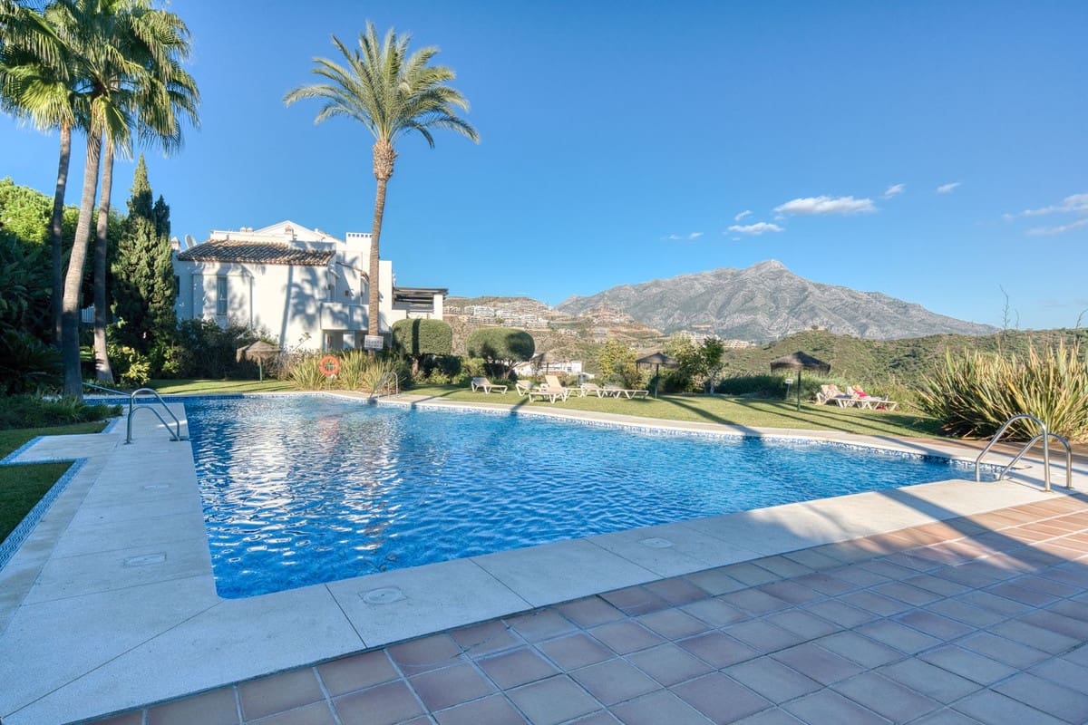 3 slaapkamer Appartement te koop in La Quinta met zwembad garage - € 587.000 (Ref: 9405782)