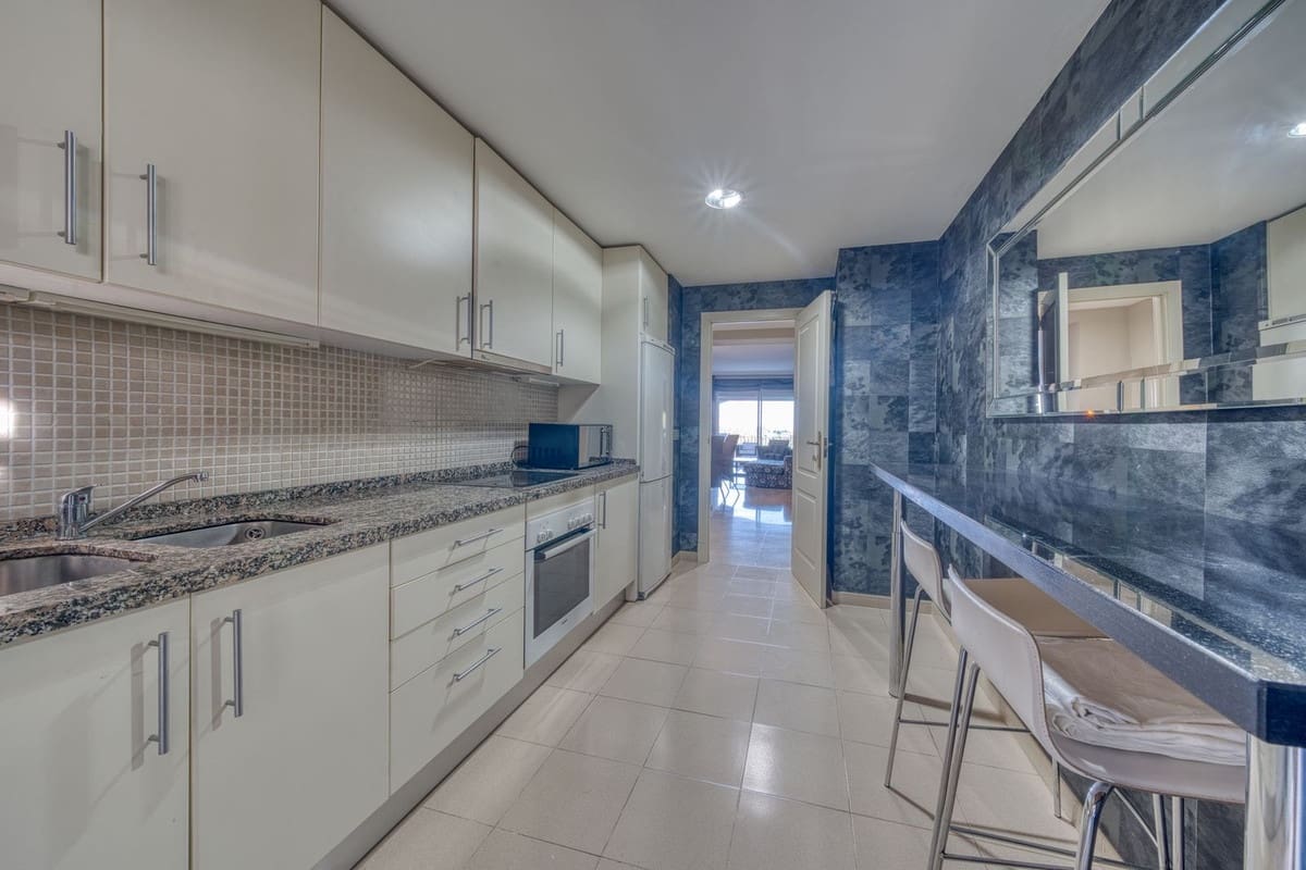 3 slaapkamer Appartement te koop in La Quinta met zwembad garage - € 587.000 (Ref: 9405782)