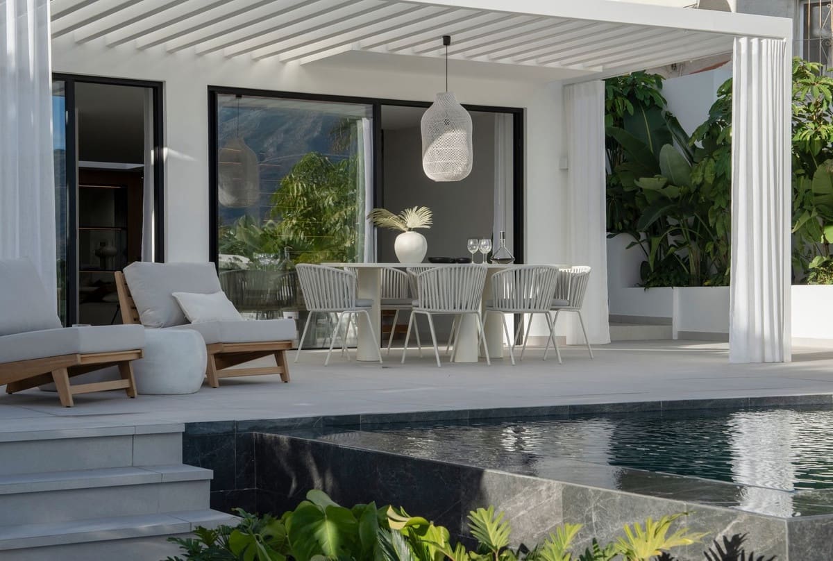 5 makuuhuone Huvila myytävänä paikassa Nueva Andalucia mukana uima-altaan 
autotalli - 2 149 000 € (Ref: 9405784)