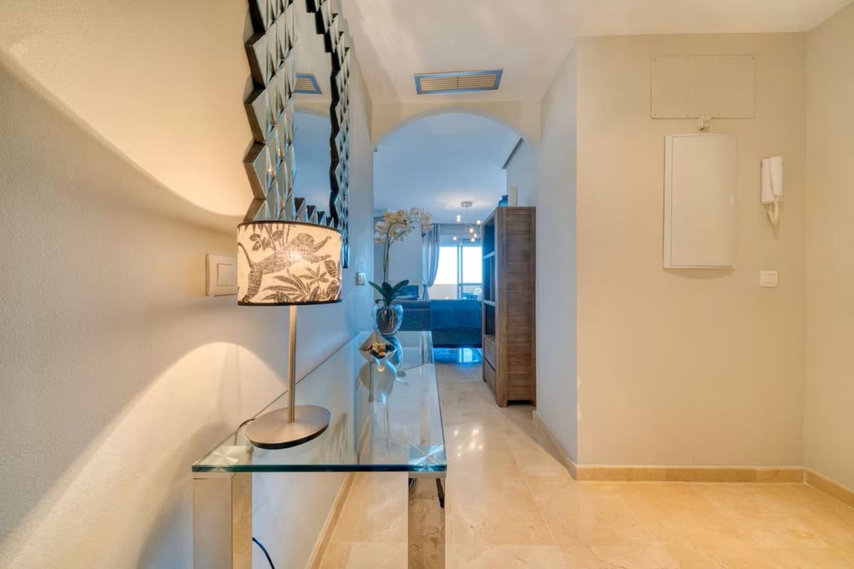 2 soverom Leilighet til leie i La Duquesa / Puerto de la Duquesa med svømmebasseng garasje - € 1 300 (Ref: 9409684)