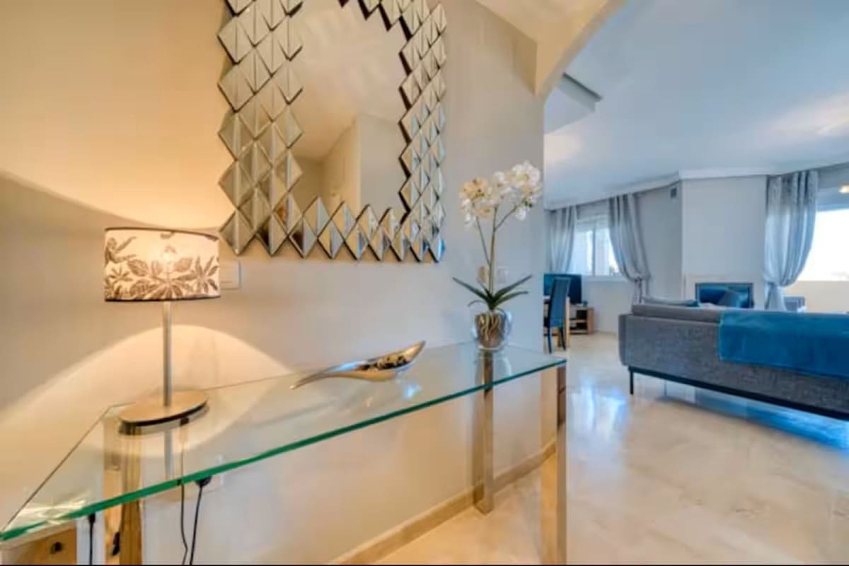 2 soverom Leilighet til leie i La Duquesa / Puerto de la Duquesa med svømmebasseng garasje - € 1 300 (Ref: 9409684)