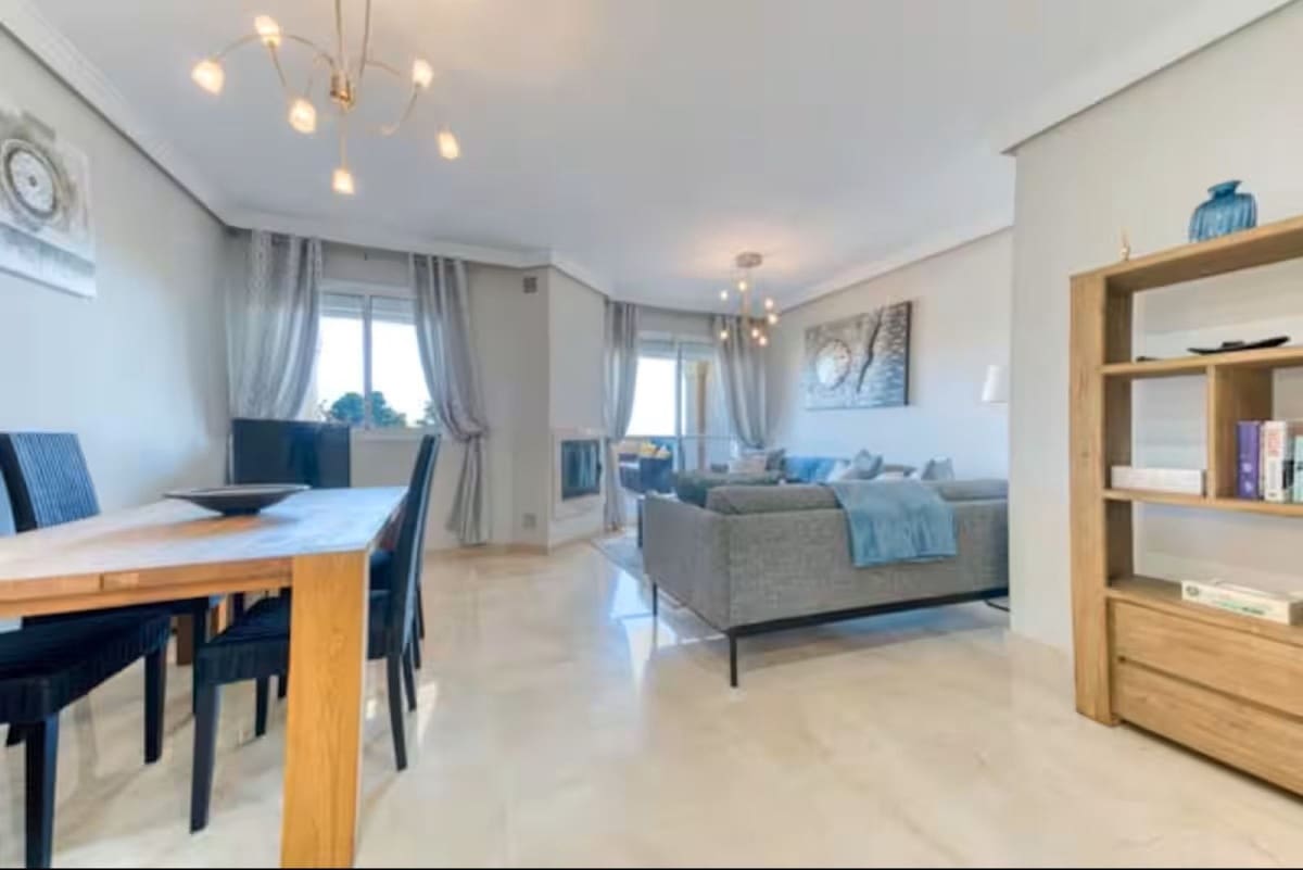 2 soverom Leilighet til leie i La Duquesa / Puerto de la Duquesa med svømmebasseng garasje - € 1 300 (Ref: 9409684)